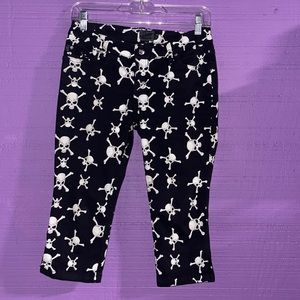 Tripp nyc skull capris in size 3 fit sizes 0-7